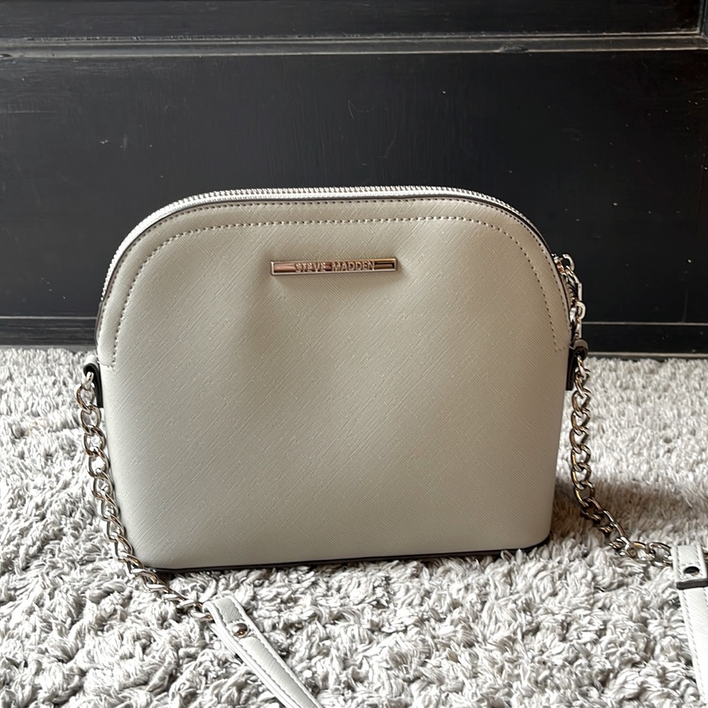 Small crossbody purse. Steve Madden ⛓️